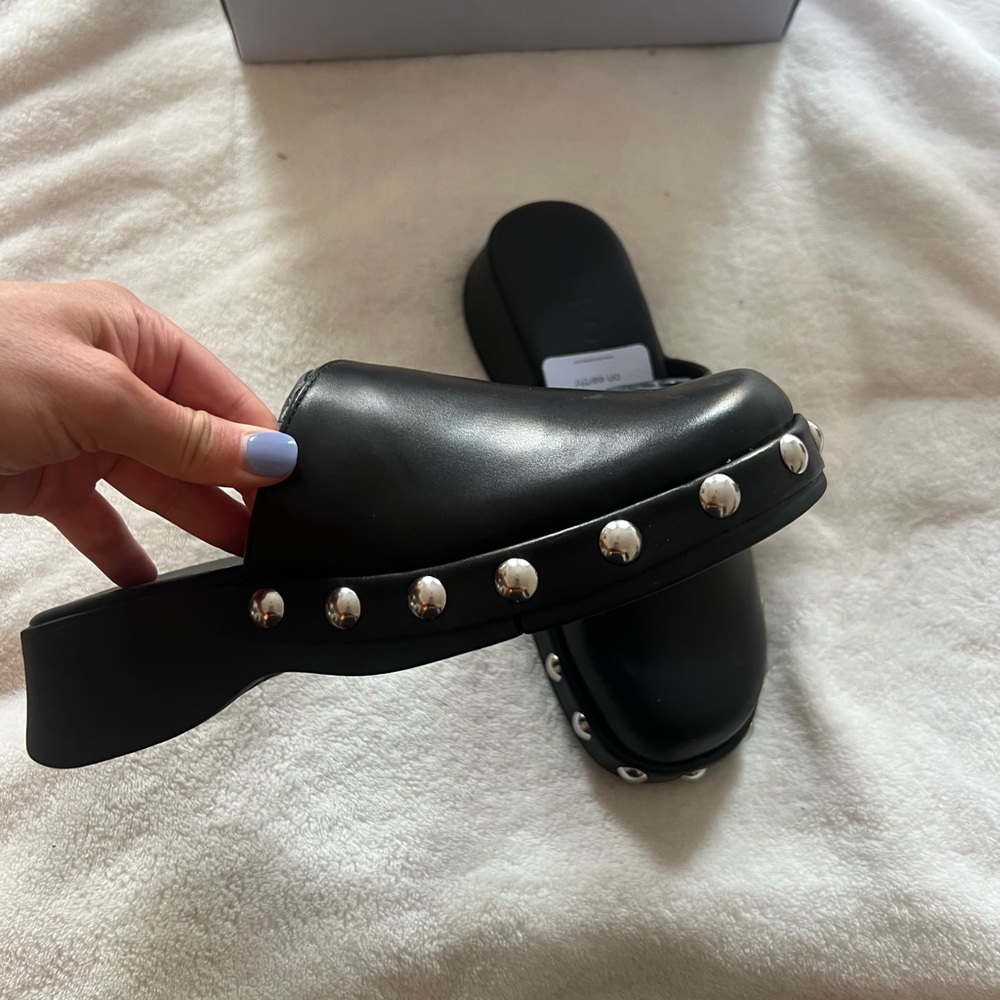 Brand new Aerosole Faye Women’s Clogs